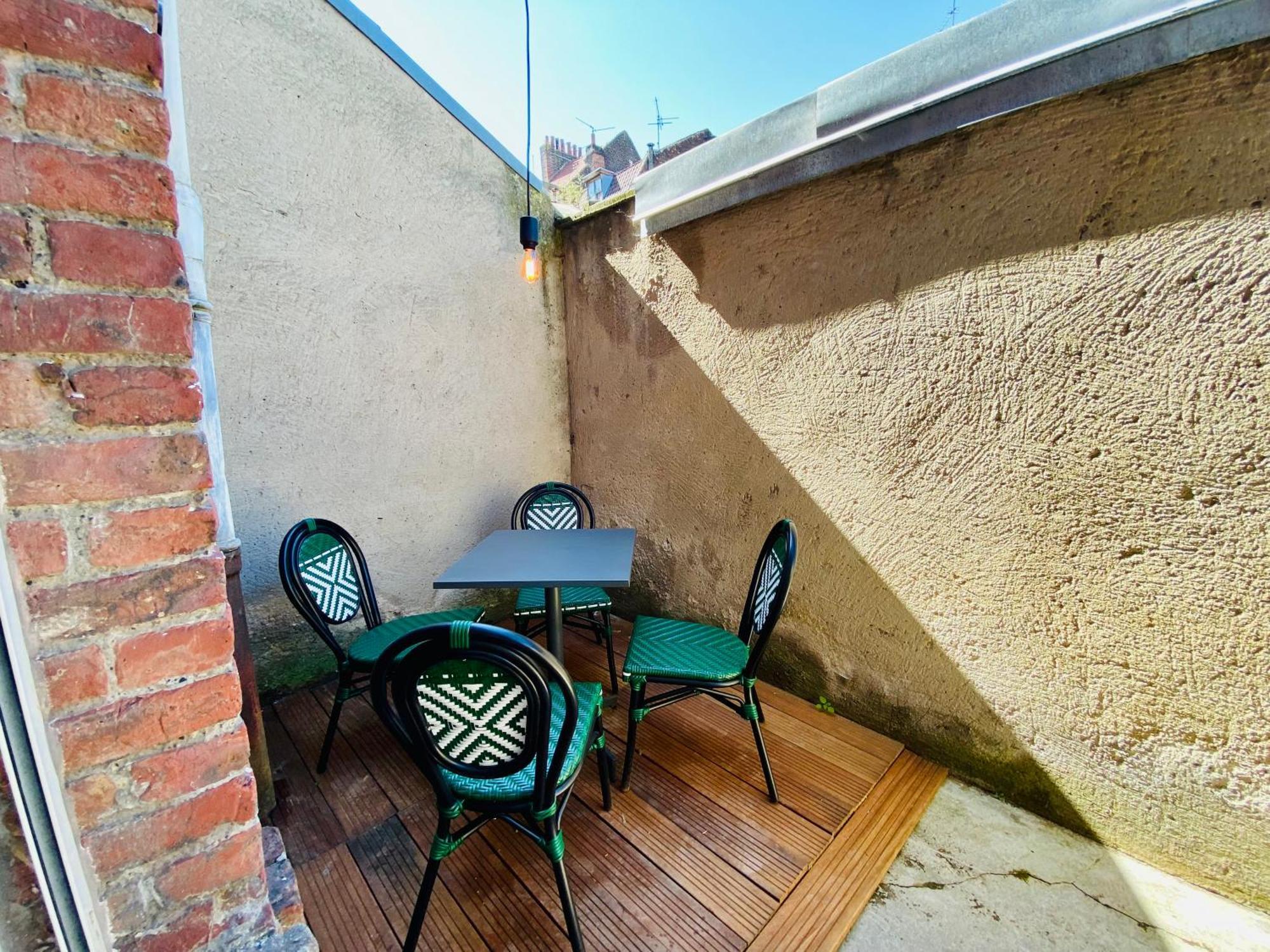 Oasis Urbaine - Spacieux Et Calme Avec Patio Lille Luaran gambar